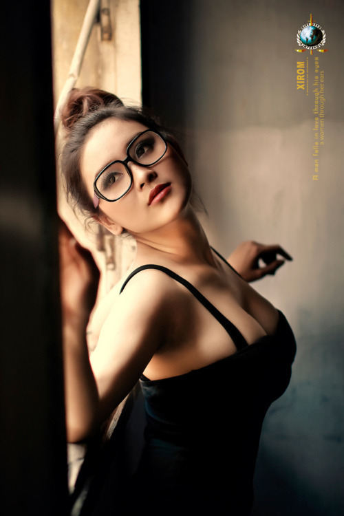 在办公室揉护士乳动漫图片